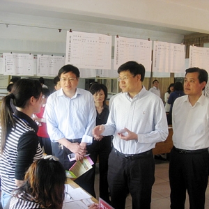上縣2010年大型現(xiàn)場人才招聘及工會(huì)促進(jìn)就業(yè)創(chuàng)業(yè)招聘會(huì)隆重舉辦