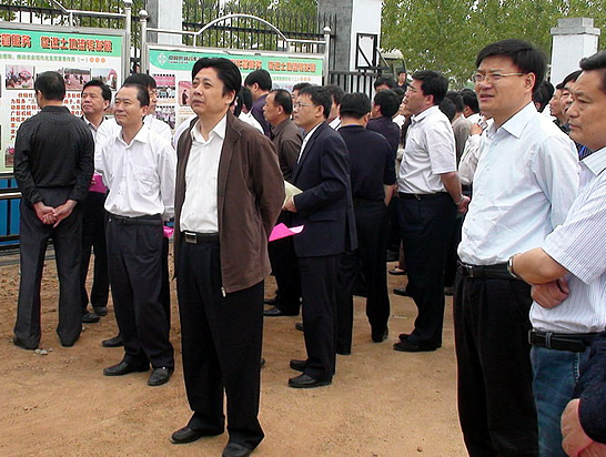 山東省供銷社推進(jìn)大田作物生產(chǎn)服務(wù)創(chuàng)新現(xiàn)場(chǎng)會(huì)在汶上縣召開