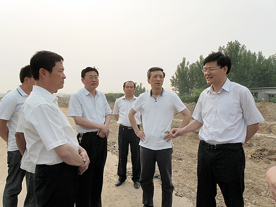 汶上縣委副書記、縣長孫琪督導(dǎo)檢查蒙館線汶上西段拓寬工程建設(shè)情況