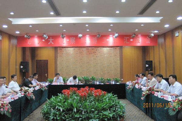 濟(jì)寧市人大常委會(huì)副主任殷允嶺帶領(lǐng)市人大視察調(diào)研組來(lái)汶上縣調(diào)研旅游工作。