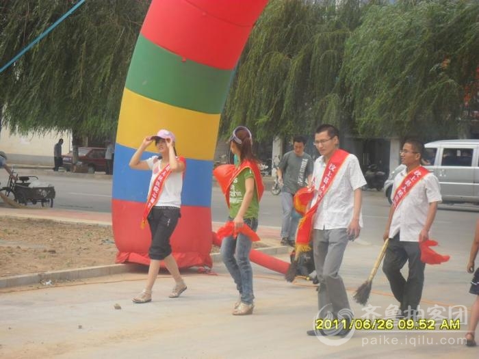 汶上縣各部門干部參加“我為創(chuàng)城做貢獻(xiàn)”義務(wù)勞動(dòng)