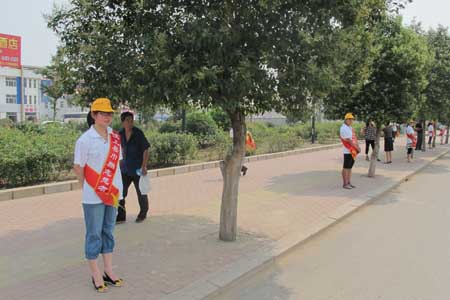 汶上縣婦聯(lián)組織開(kāi)展巾幗志愿服務(wù)活動(dòng)
