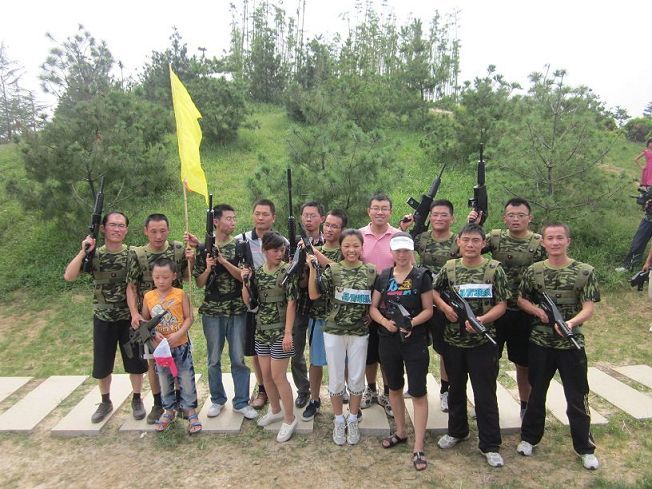團汶上縣委組織汶上縣部分團干部和優(yōu)秀青年代表參加素質(zhì)拓展訓練