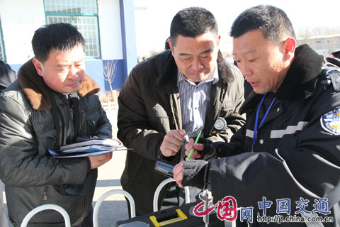 汶上縣交警大隊(duì)到淄博市博山大隊(duì)參觀考察車管工作