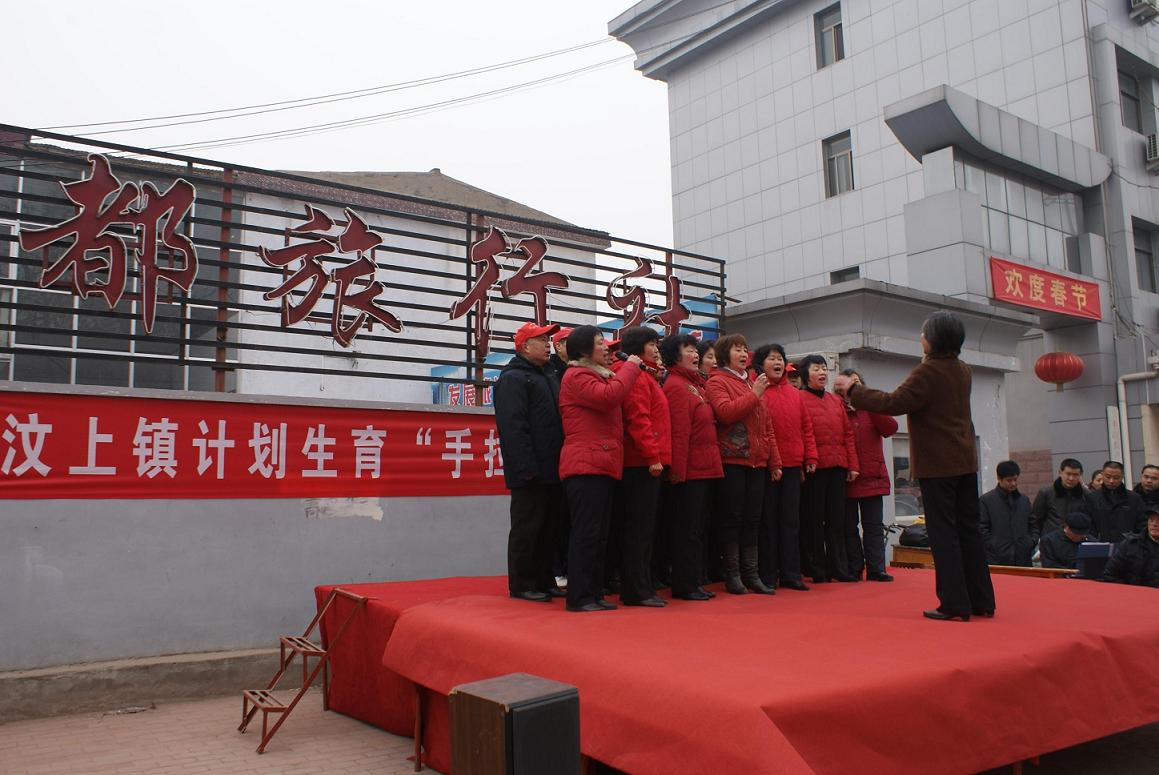 汶上縣人口計生局利用元宵節(jié)期間外出務(wù)工人員返鄉(xiāng)時機開展計劃生育街頭宣傳服務(wù)活動