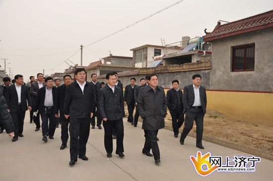 汶上縣縣委常委、組織部長王衛(wèi)星帶領(lǐng)汶上縣考察團到息陬鎮(zhèn)北元疃村考察農(nóng)村環(huán)境衛(wèi)生綜 ...