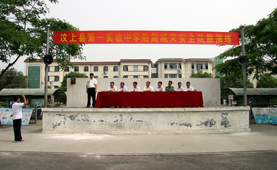 汶上縣人防辦、縣應(yīng)急辦、縣民政局、縣地震局、縣教體局聯(lián)合開展“防災(zāi)減災(zāi)”集中宣傳 ...