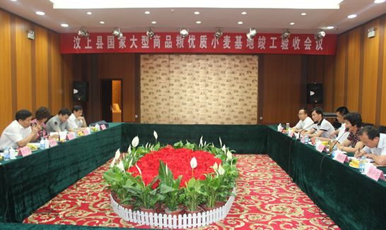 山東省發(fā)改委驗(yàn)收組來汶上縣驗(yàn)收國(guó)家大型優(yōu)質(zhì)小麥基地項(xiàng)目建設(shè)情況
