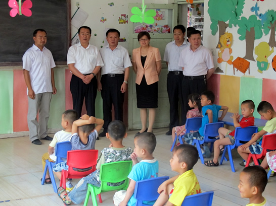 汶上汶上縣領(lǐng)導(dǎo)分別到各鄉(xiāng)鎮(zhèn)幼兒園慰問幼兒園師生