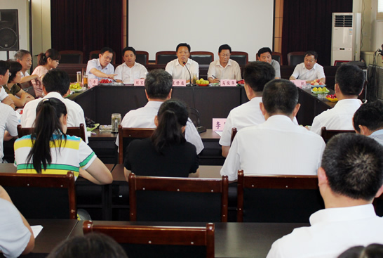 汶上縣人大常委會(huì)副主任崔修連視察民政工作情況