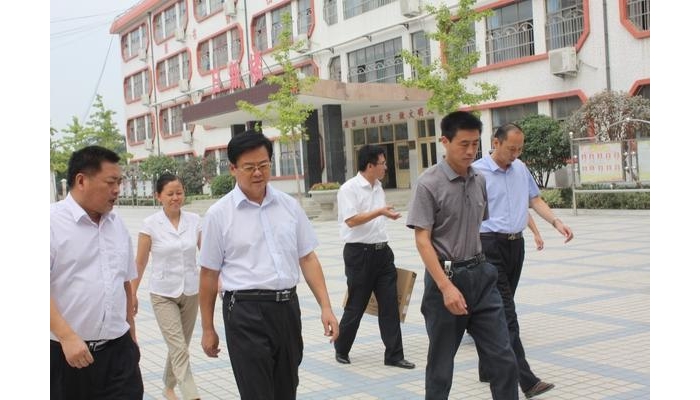 汶上縣政協(xié)主席王金生走訪慰問一線教師和教育工作者