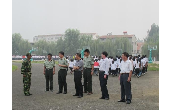 汶上縣武裝部政委李際偉到圣澤中學(xué)開展國防教育工作