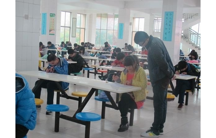汶上圣澤中學(xué)舉行校規(guī)校紀(jì)知識(shí)考試