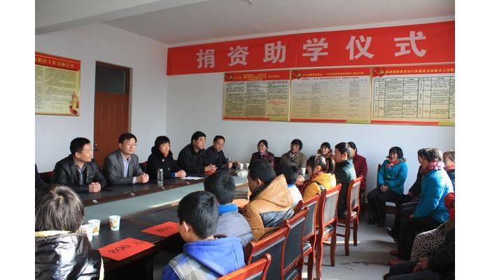 汶上縣康龍公司經(jīng)理王龍海救助10名困難學(xué)生直到大學(xué)畢業(yè)