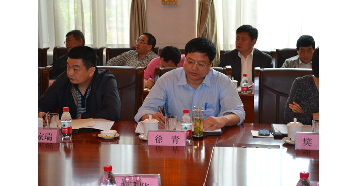 汶上縣委組織部副部長(zhǎng)、人社局局局長(zhǎng)徐青參加農(nóng)保機(jī)構(gòu)座談會(huì)并作典型發(fā)言