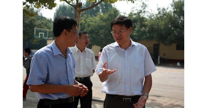 汶上縣委副書記、縣長孫琪到縣第一實驗中學(xué)、康驛鎮(zhèn)二中走訪慰問