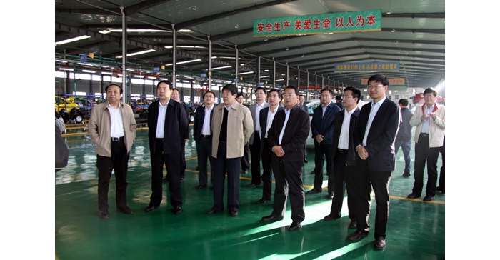 濟寧市第三季度工業(yè)項目現(xiàn)場觀摩會議與會人員 來汶上縣現(xiàn)場觀摩工業(yè)發(fā)展情況