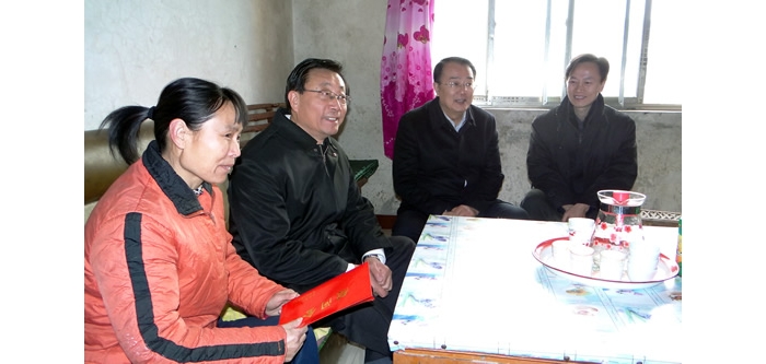 濟寧市委常委、政法委書記韓軍來汶上縣督導(dǎo)檢查駐村聯(lián)戶工作情況，并走訪慰問部分困難群 ...