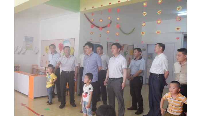 汶上縣紀委書記李青到汶上鎮(zhèn)中心幼兒園走訪慰問