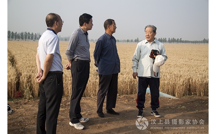 濟寧市老攝協(xié)主席韓筆祥來汶上縣視察麥收情況