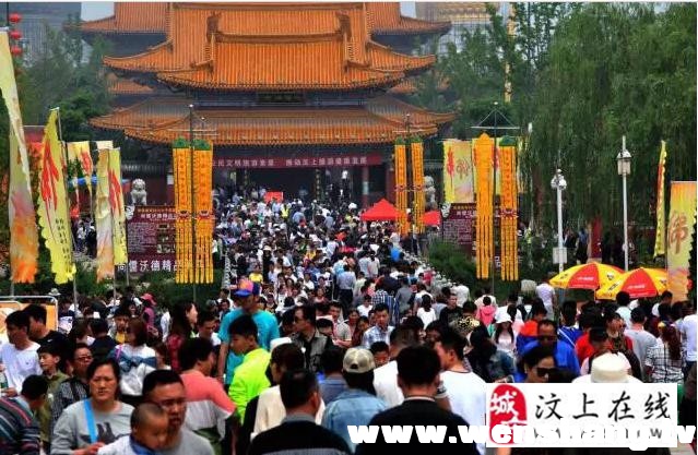 汶上寶相寺佛光神奇顯現，數萬游客有緣沐浴佛光