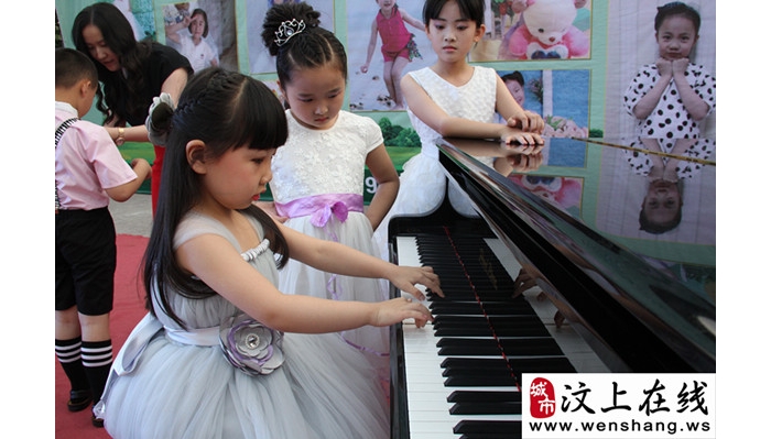 琴童鋼琴教育中心慶六一學(xué)生匯報演出圓滿落幕