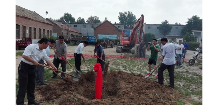 汶上：造價近千萬元的兩小學(xué)校舍建設(shè)工程同一天破土動工