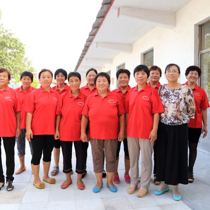 汶上縣攝影家協(xié)會(huì)聯(lián)合汶上縣畜牧局走進(jìn)郭樓鎮(zhèn)辛莊村舉行送溫暖活動(dòng)