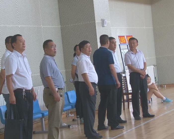 田縣長(zhǎng)視察濟(jì)寧市第十四屆運(yùn)動(dòng)會(huì)籃球比賽賽事情況