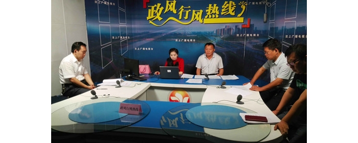做好教育服務工作 縣教育體育局走進“政風行風熱線”