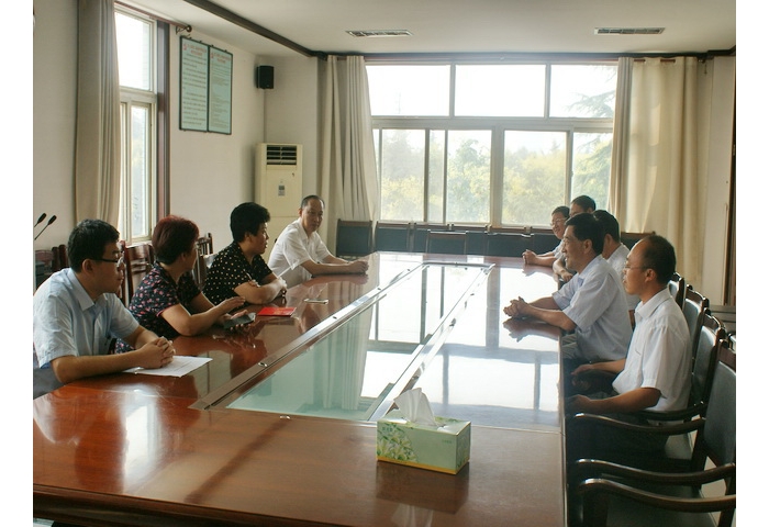 縣政協(xié)主席閆波走訪慰問(wèn)困難教師