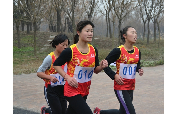 2015年汶上縣“體彩杯”中學(xué)生冬季長(zhǎng)跑比賽成功舉行