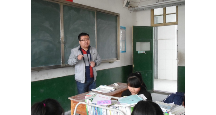 “師德典型在身邊”——汶上縣義橋鎮(zhèn)中學(xué)教師張興華