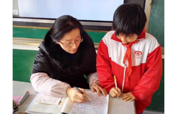 “師德典型在身邊”——汶上鎮(zhèn)西門小學教師汪曉紅