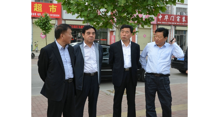 縣人大主任胡新符、縣政府副縣長田利國督導(dǎo)郭倉鎮(zhèn)義務(wù)教育均衡發(fā)展工作