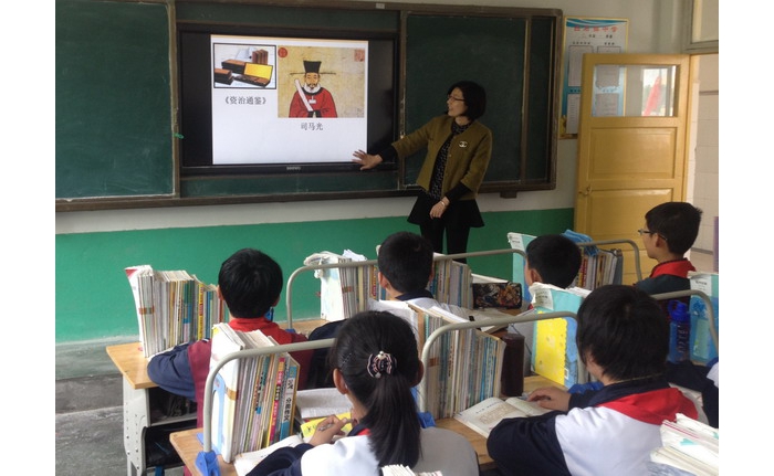 “師德典型在身邊”——白石鎮(zhèn)中學(xué)教師胡彥青