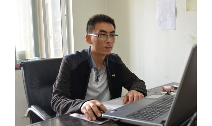 “師德典型在身邊”——縣教體局學(xué)生資助中心科員姬偉生
