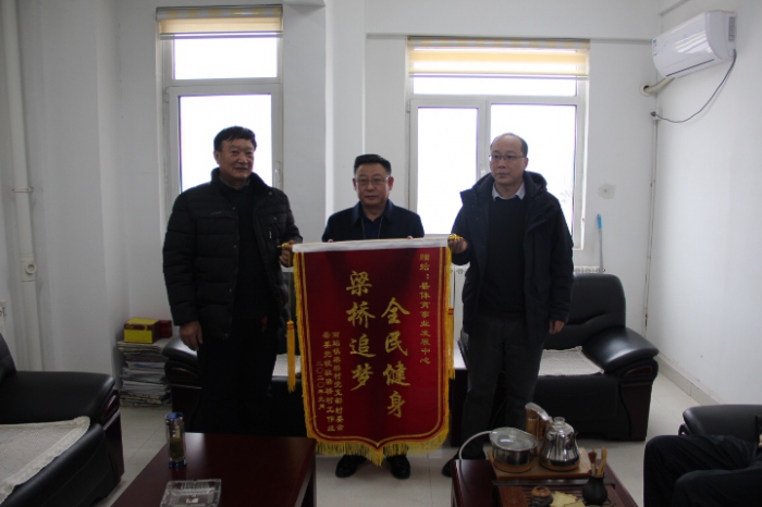 汶上縣人民政府 部門動(dòng)態(tài) 群眾贈(zèng)予的錦旗，就是我們最好的勛章
