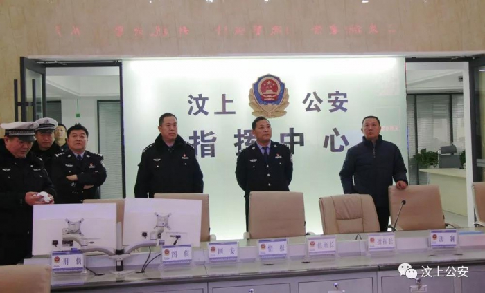 汶上縣人民政府 政務(wù)要聞 副縣長、公安局局長許文祥督導(dǎo)道路交通壓事故保暢通工作