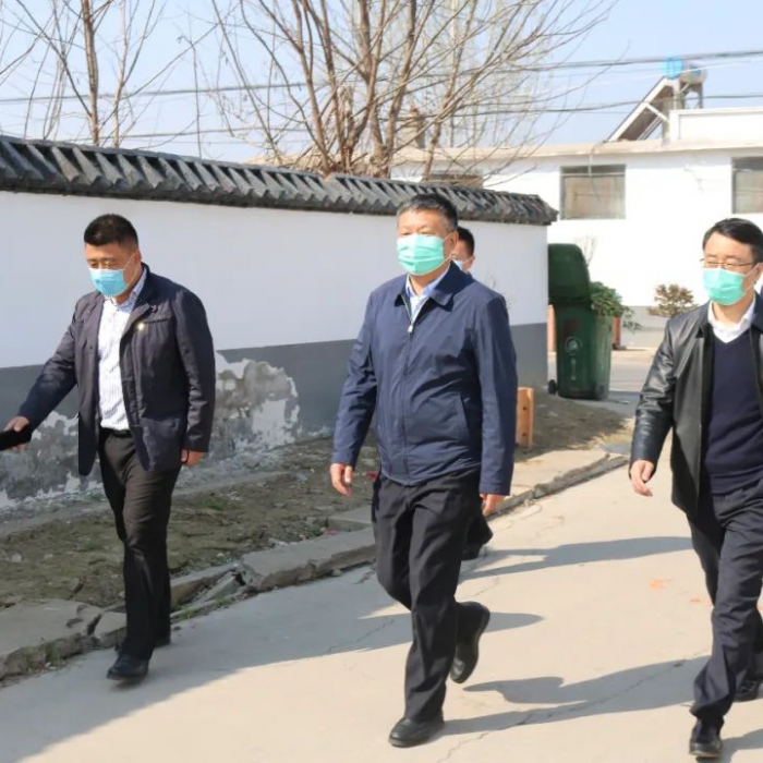 李洪文到南站鎮(zhèn)走訪貧困戶