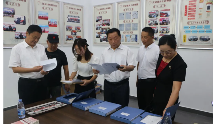 縣政協(xié)“全民閱讀·委員立行”讀書促進會走進次邱鎮(zhèn)