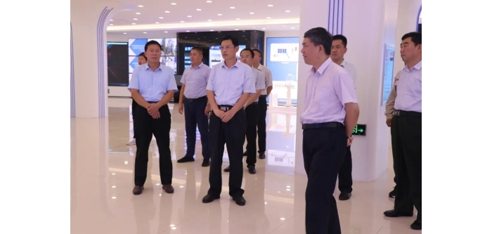 省派濟(jì)寧市中心組領(lǐng)導(dǎo)到汶上縣山東洲藍(lán)環(huán)?？萍加邢薰菊{(diào)研