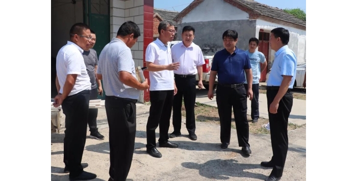 縣政府副縣長布方鋒督導(dǎo)農(nóng)村改廁后續(xù)管護(hù)、城鄉(xiāng)環(huán)衛(wèi)一體化和冬季清潔取暖工作